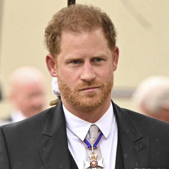 Le chapeau de la princesse Anne a empêché le prince Harry de suivre le couronnement de Charles III.
Le prince Harry à la cérémonie de couronnement du roi d'Angleterre à l'abbaye de Westminster de Londres, Royaume-Uni. © Agence / Bestimage