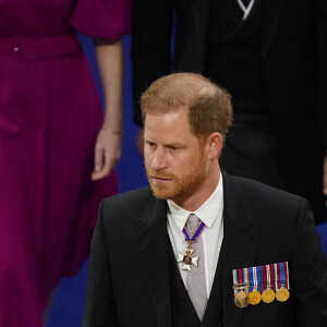 Le prince Harry, sans Meghan Markle, à la cérémonie de couronnement du roi d'Angleterre à l'abbaye de Westminster de Londres, Royaume-Uni, le 6 mai 2023. © Agence / Bestimage