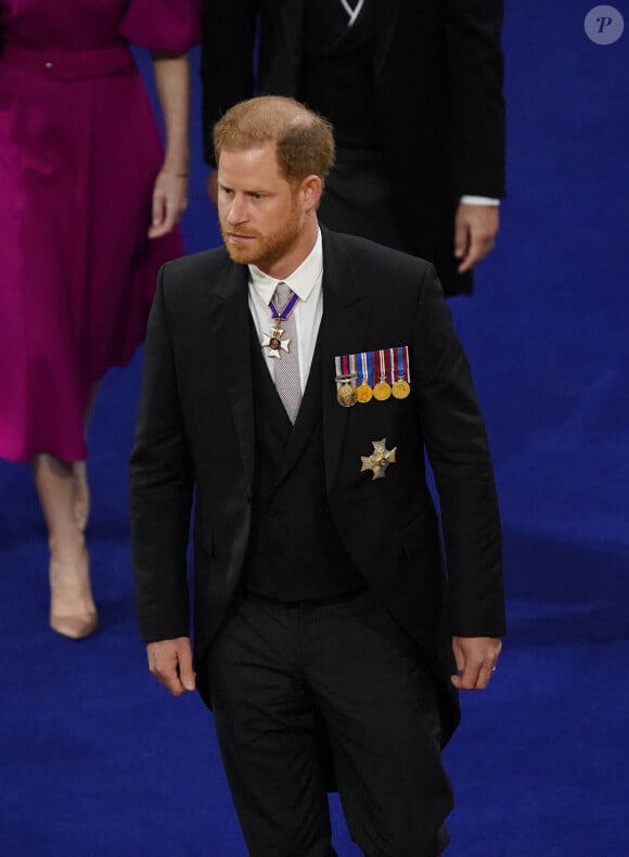Le prince Harry, sans Meghan Markle, à la cérémonie de couronnement du roi d'Angleterre à l'abbaye de Westminster de Londres, Royaume-Uni, le 6 mai 2023. © Agence / Bestimage