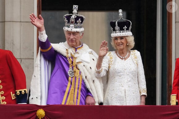 Le roi et la reine étaient accompagnés de leurs familles. 
Le roi Charles III d'Angleterre et Camilla Parker Bowles, reine consort d'Angleterre - La famille royale britannique salue la foule sur le balcon du palais de Buckingham lors de la cérémonie de couronnement du roi d'Angleterre à Londres le 5 mai 2023. 