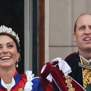 Le prince William, prince de Galles, et Catherine (Kate) Middleton, princesse de Galles, - La famille royale britannique salue la foule sur le balcon du palais de Buckingham lors de la cérémonie de couronnement du roi d'Angleterre à Londres le 5 mai 2023. 