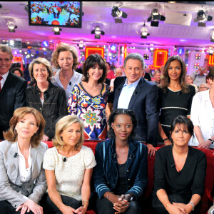 Il s'agit de la pièce Les Misérables
Archives : Laurent Gerra, Claude Sérillon, Arlette Chabot, Christine Leiritz, Tina Kieffer, Michel Drucker, Karine Le Marchand, Catherine Laborde, Jean-Pierre Coffe, Béatrice Schönberg, Claire Chazal, Rama Yade, Valérie Expert et Sophie Davant