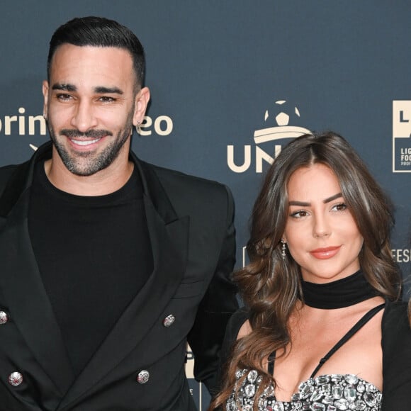 Adil Rami change de look, Léna Guillou dévoile la photo
Adil Rami et sa compagne Léna Guillou - Photocall de la cérémonie des Trophées UNFP au Pavillon Gabriel à Paris. © Coadic Guirec/Bestimage