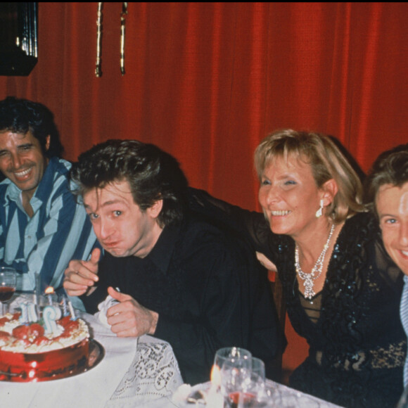 Archives : Pierre Palmade fêtant son anniversaire avec Julien Clerc et Vincent Perrot