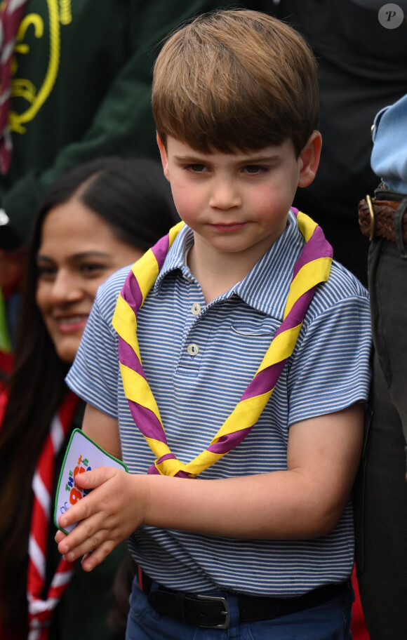 Daniel Leal_72085004 - Le prince William, prince de Galles, et Catherine (Kate) Middleton, princesse de Galles, et leurs enfants, participent à la journée du bénévolat "Big Help Out" à Slough