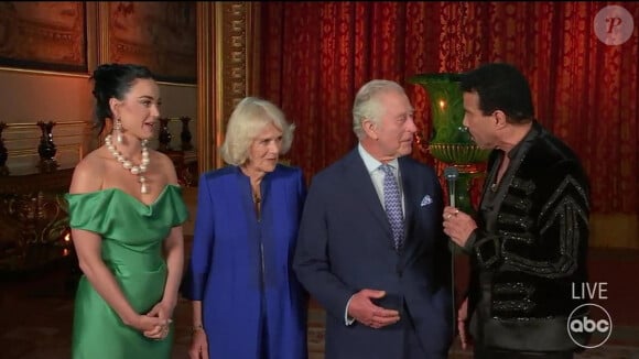 Le roi Charles III d'Angleterre et Camilla Parker Bowles, reine consort d'Angleterre, font une apparition surprise au concours de chant américain American Idol avec Katy Perry et Lionel Richie 