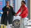 Les fans spéculaient sur Noah.
Exclusif - Rihanna, enceinte, et son compagnon Asap Rocky se baladent en amoureux à West Hollywood le 10 mai 2023.