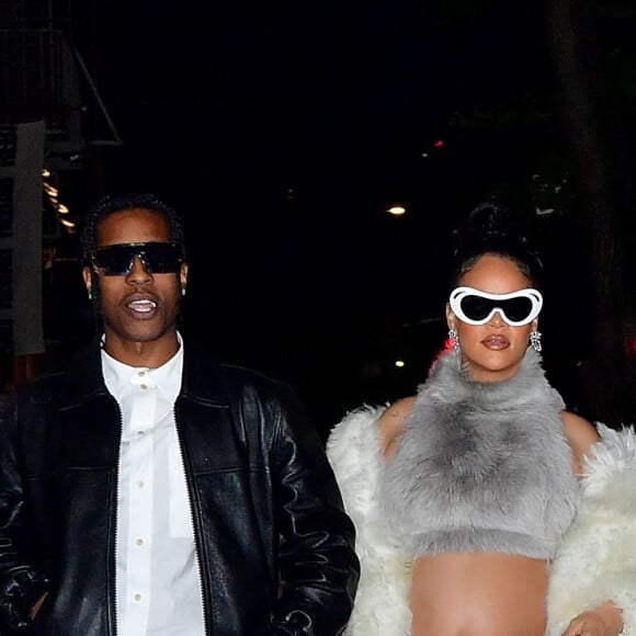 Rihanna, enceinte, et son compagnon ASAP Rocky se rendent à la soirée LVMH à New York le 5 mai 2023.