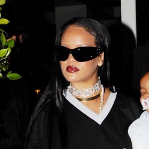Rihanna sait garder un secret, quand elle y tient.
Rihanna (enceinte) sort en famille au restaurant Giorgio Baldi à Los Angeles, Californie, Etats-Unis, le 5 avril 2023.