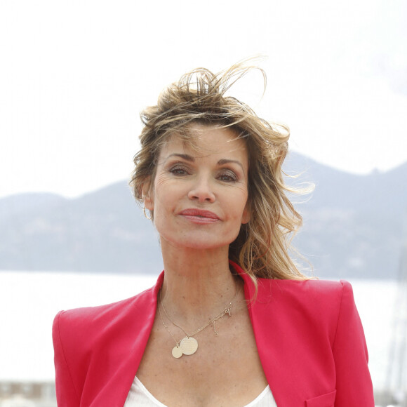 Ingrid Chauvin au photocall de la série "Demain nous appartient" lors de la 5ème saison du festival International des Séries "Canneseries" à Cannes, France, le 2 avril 2022. © Denis Guignebourg/Bestimage 
