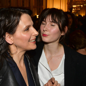 Exclusif - Juliette Binoche et sa fille Hannah Magimel - Juliette Binoche reçoit le "French Cinema Award Unifrance" au Ministère de la Culture à Paris, le 19 janvier 2018. © Veeren/Bestimage 