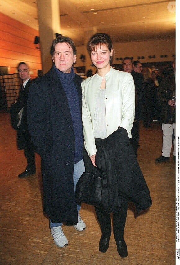 <p>Daniel Auteuil et Marianne Denicourt - People - Défilé de mode Lanvin collection pret-à-porer homme automne-hiver 2000-2001 à Paris.</p>