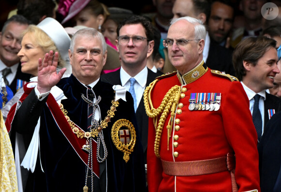 Mais le prince "refuse de bouger" selon une source proche et anonyme.
Toby Melville - 72039456 - Sortie de la cérémonie de couronnement du roi d'Angleterre à l'abbaye de Westminster de Londres Le prince Andrew, duc d'York - Sortie de la cérémonie de couronnement du roi d'Angleterre à l'abbaye de Westminster de Londres, Royaume Uni, le 6 mai 2023.
