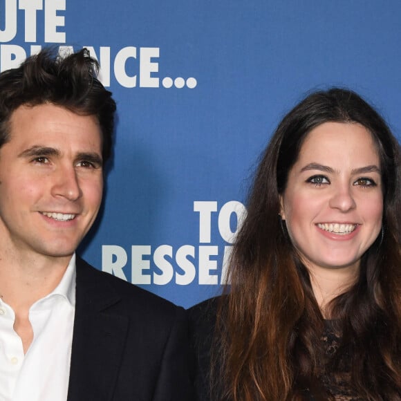 Sa grande soeur Anouchka, quant à elle, s'épanouit plus dans le théâtre avec son mari Julien. 
Anouchka Delon (enceinte) et son compagnon Julien Dereims - Avant-première du film "Toute ressemblance..." au cinéma UGC Ciné Cité Les Halles à Paris, le 25 novembre 2019. © Coadic Guirec/Bestimage 