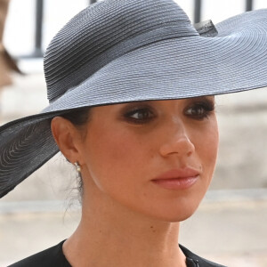 Meghan Markle, duchesse de Sussex - Arrivées au service funéraire à l'Abbaye de Westminster pour les funérailles d'Etat de la reine Elizabeth II d'Angleterre le 19 septembre 2022. © Geoff Pugh / PA via Bestimage