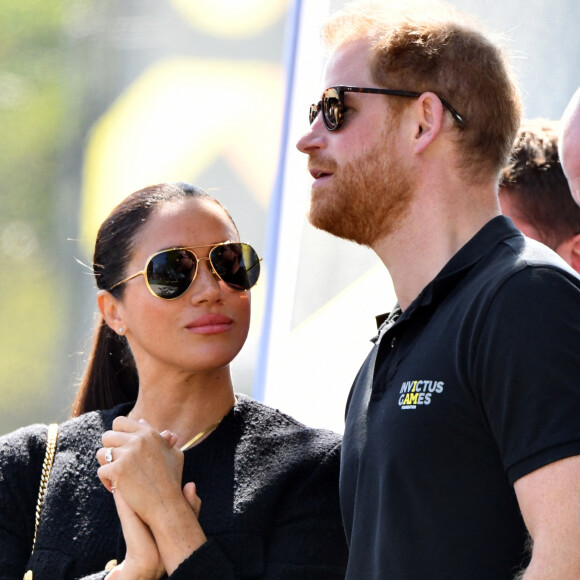 C'est une sortie qui n'a pas fini de faire parler.
Le prince Harry et Meghan Markle lors du "Land Rover Challenge" au premier jour des Invictus Games 2020 à La Haye, le 16 avril 2022.