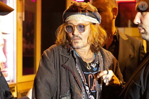 Al Pacino et Johnny Depp quittent la projection privée et la master class du film Donnie Brasco au cinéma du Panthéon à Paris le 26 avril 2023. 