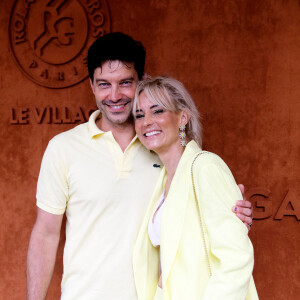 Élodie Gossuin a l'habitude de partager son quotidien sur les réseaux sociaux. 
Elodie Gossuin et son mari Bertrand Lacherie au village lors des Internationaux de France de Tennis de Roland Garros à Paris, France. © Dominique Jacovides/Bestimage 