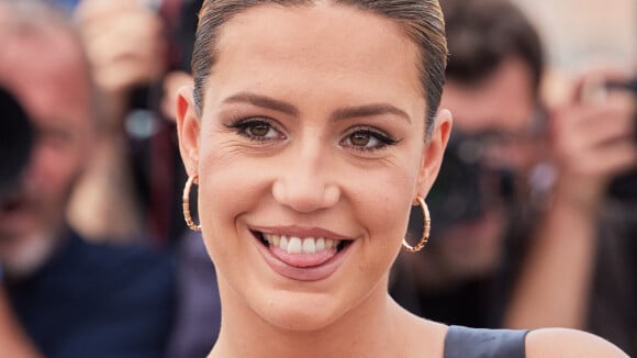 Adèle Exarchopoulos ultra-sexy : photographe malicieuse qui s'éclate devant Romain Duris au Festival de Cannes