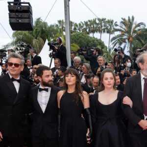 Elle l'a faite aux côtés de son père Benjamin Biolay avec qui elle joue dans le film Rosalie
Benjamin Biolay, Guillaume Gouix, Juliette Armanet, Anna Biolay, Gustave Kervern, Nadia Tereszkiewicz, Stéphanie Di Giusto, guest - Montée des marches du film « Indiana Jones et le cadran de la destinée (Indiana Jones and the Dial of destiny) » lors du 76ème Festival International du Film de Cannes, au Palais des Festivals à Cannes. Le 18 mai 2023 © Olivier Borde / Bestimage
