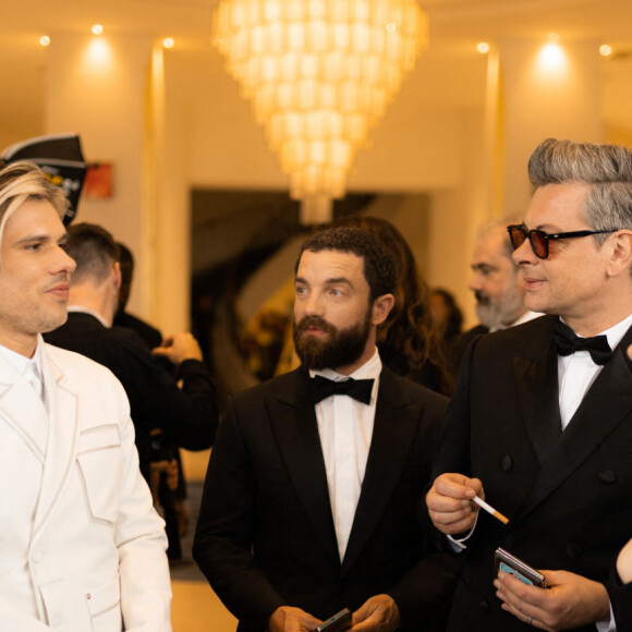 Orelsan, Guillaume Gouix, Benjamin Biolay et sa fille Anna - Personnalités à l'hôtel Martinez avant la montée des marches du film Indiana Jones et le cadran de la destinée (Indiana Jones and the Dial of destiny) lors du 76ème Festival International du Film de Cannes le 18 mai 2023. © Tiziano Da Silva / Pierre Perusseau / Bestimage