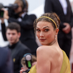 Karlie Kloss (enceinte) - Montée des marches du film " Indiana Jones et le cadran de la destinée (Indiana Jones and the Dial of destiny) " lors du 76ème Festival International du Film de Cannes, au Palais des Festivals à Cannes. Le 18 mai 2023 © Olivier Borde / Bestimage