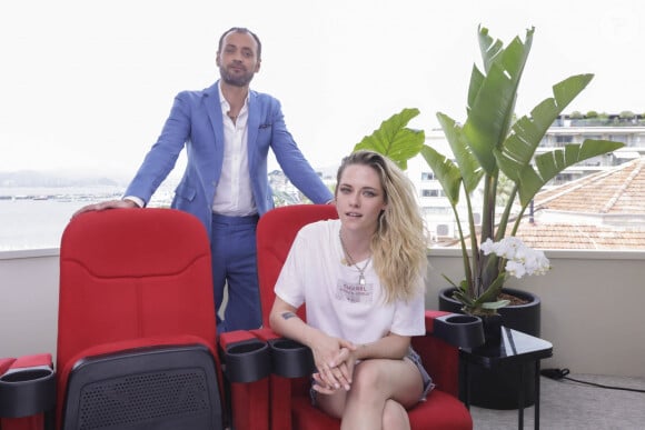 Exclusif - Interview de Kristen Stewart par Augustin Trapenard pour Brut lors du 75ème Festival International du Film de Cannes, France, le 23 mai 2022. © Jack Tribeca/Bestimage 