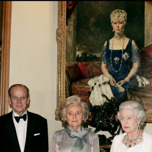 Elizabeth II, le prince Philip, Bernadette et Jacques Chirac au château de Windsor pour célébrer le centenaire de l'entente cordiale. 
