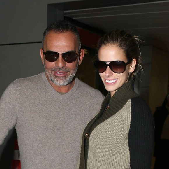 Christian Audigier et sa sublime fiancée Nathalie Sorensen arrivent à l'aéroport de Roissy CDG le 5 mars 2013.