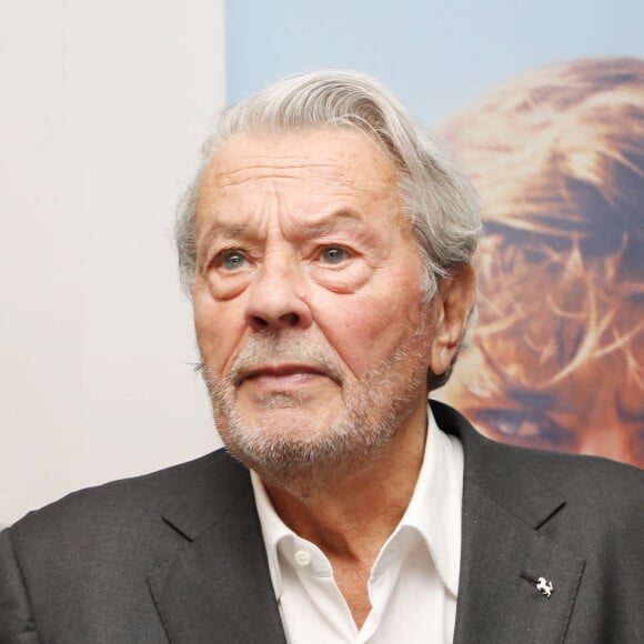 Pour rappel, Alain Delon n'a jamais souhaité le reconnaitre.
Exclusif - Alain Delon donne une master class au 72ème Festival du Film de Cannes alors qu'il s'apprête à recevoir une Palme d'Or d'honneur pour l'ensemble de sa carrière, Cannes, le 19 mai 2019. ©Denis Guignebourg/BestIlmage