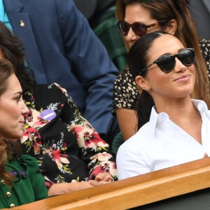 Catherine (Kate) Middleton, duchesse de Cambridge, Meghan Markle, duchesse de Sussex, sont dans les tribunes lors de la finale femme de Wimbledon "Serena Williams - Simona Halep (2/6 - 2/6) à Londres le 13 juillet 2019. © Chryslène Caillaud / Panoramic / Bestimage 