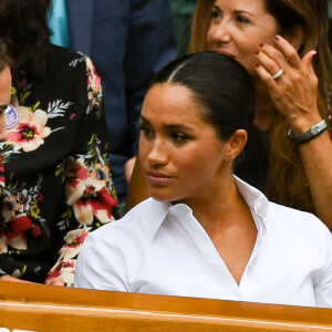 Catherine (Kate) Middleton, duchesse de Cambridge, Meghan Markle, duchesse de Sussex, sont dans les tribunes lors de la finale femme de Wimbledon "Serena Williams - Simona Halep (2/6 - 2/6) à Londres le 13 juillet 2019. © Chryslène Caillaud / Panoramic / Bestimage 