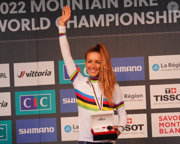 Après une officialisation en février dernier, le couple vit une belle histoire d'amour
 
La française Pauline Ferrand-Prévot décroche le titre de championne du monde en short track aux Gets, Haute-Savoie, France, le 26 août 2022. © Fabio Averna/LPS/Zuma Press/Bestimage