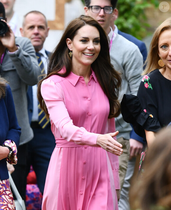 Elle s'y rend tous les ans et avait même fait la visite en 2019 avec Elizabeth II. 
Catherine (Kate) Middleton, princesse de Galles, à l'exposition horticole "Chelsea Flower Show" à l'hôpital royal de Chelsea à Londres, le 22 mai 2023. 