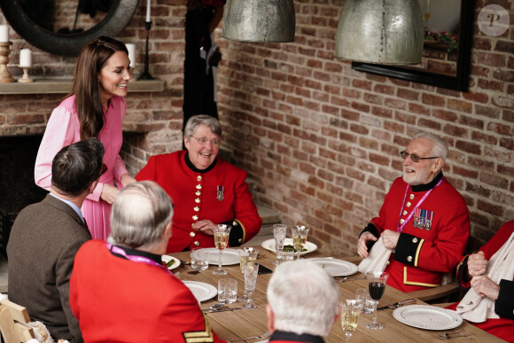 Catherine (Kate) Middleton, princesse de Galles, participe au pique-nique des enfants à l'exposition horticole "Chelsea Flower Show" à l'hôpital royal de Chelsea à Londres, le 22 mai 2023. 