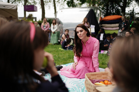 Catherine (Kate) Middleton, princesse de Galles, participe au pique-nique des enfants à l'exposition horticole "Chelsea Flower Show" à l'hôpital royal de Chelsea à Londres, le 22 mai 2023. 