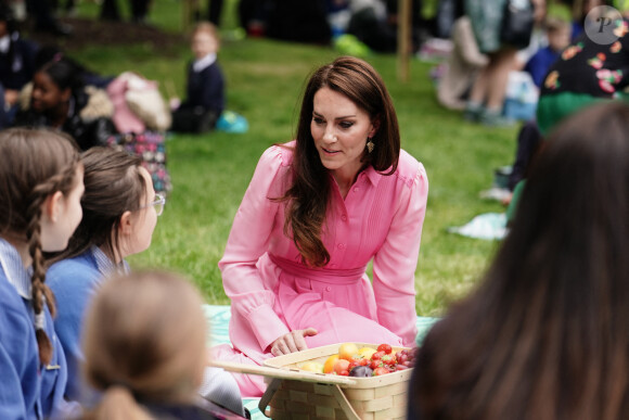 Catherine (Kate) Middleton, princesse de Galles, participe au pique-nique des enfants à l'exposition horticole "Chelsea Flower Show" à l'hôpital royal de Chelsea à Londres, le 22 mai 2023. 