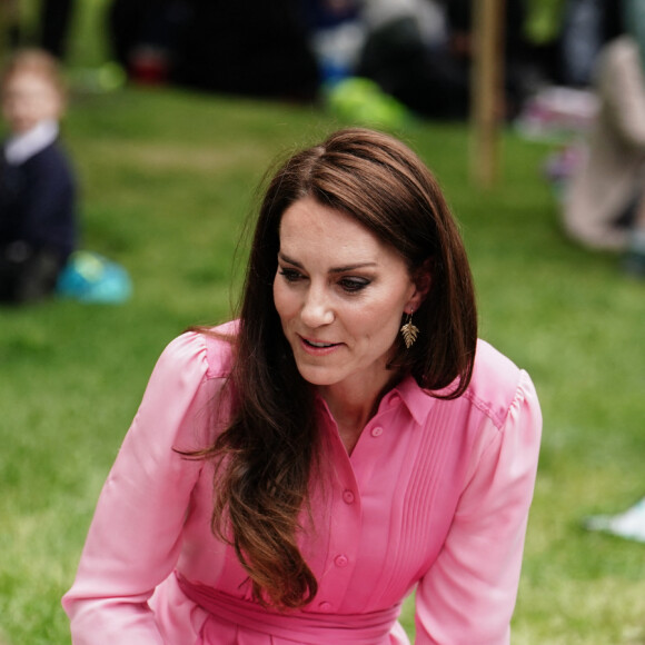 Catherine (Kate) Middleton, princesse de Galles, participe au pique-nique des enfants à l'exposition horticole "Chelsea Flower Show" à l'hôpital royal de Chelsea à Londres, le 22 mai 2023. 