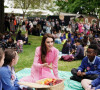 Elle a partagé un pique nique avec des enfants londoniens. 
Catherine (Kate) Middleton, princesse de Galles, participe au pique-nique des enfants à l'exposition horticole "Chelsea Flower Show" à l'hôpital royal de Chelsea à Londres, le 22 mai 2023. 