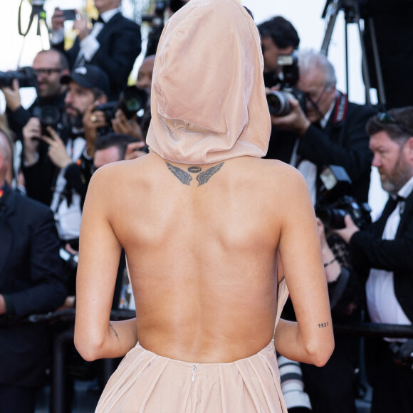 Nabilla Benattia-Vergara - Montée des marches du film " Club Zéro " lors du 76ème Festival International du Film de Cannes, au Palais des Festivals à Cannes. Le 22 mai 2023 © Olivier Borde / Bestimage