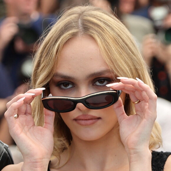 Elle est l'héroïne de la série The Idol.
Lily Rose-Depp au photocall de "The Idol" lors du 76ème Festival International du Film de Cannes. © Jacovides / Moreau / Bestimage