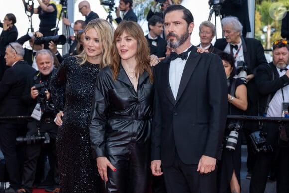 Virginie Efira (enceinte), Valérie Donzelli, Melvil Poupaud - Montée des marches du film " La passion de Dodin Bouffant " lors du 76ème Festival International du Film de Cannes, au Palais des Festivals à Cannes. Le 24 mai 2023 © Olivier Borde / Bestimage 