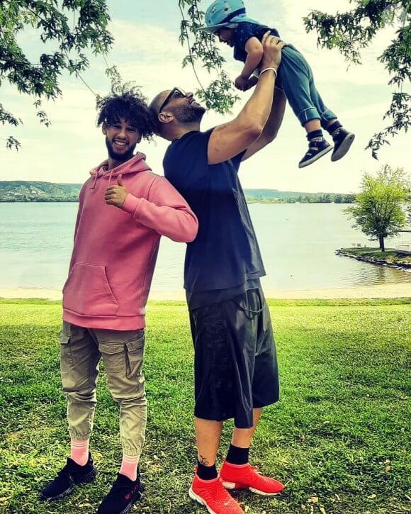 Il a d'ailleurs posté une nouvelle photo en sa compagnie sur Instagram
Xavier Delarue a posté une photo en compagnie de ses deux fils sur Instagram, le 24 mai 2023