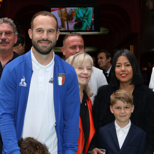 Frédéric Michalak avec sa famille - Inauguration de la statue de cire de "Frédéric Michalak et Antoine Dupont" au musée Grévin à Paris le 24 mai 2023. © Coadic Guirec/Bestimage