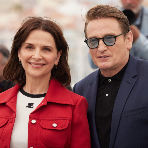 Juliette Binoche et Benoît Magimel au photocall de "La Passion de Dodin Bouffant" lors du 76e Festival de Cannes. © Jacovides-Moreau/Bestimage