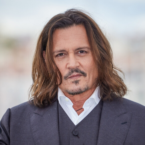 Johnny Depp avait été mis au courant de la relation de Lily-Rose Depp avec sa nouvelle compagne avant tout le monde.
Johnny Depp au photocall de "Jeanne du Barry" lors du 76ème Festival International du Film de Cannes. © Dominique Jacovides/Cyril Moreau/Bestimage 
