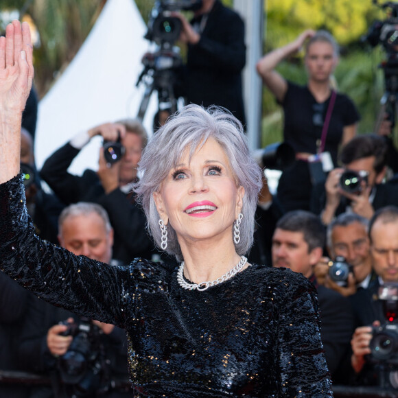 Jane Fonda dans l'euphorie cannoise qu'elle connaît si bien.
Jane Fonda - Montée des marches du film " Elémentaire " pour la cérémonie de clôture du 76ème Festival International du Film de Cannes, au Palais des Festivals à Cannes. Le 27 mai 2023 © Olivier Borde / Bestimage 