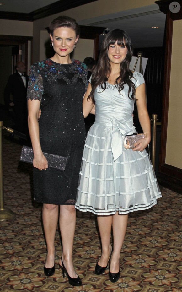 Zooey Deschanel et sa soeur Emily Deschanel, samedi 27 février, lors des 24e Outstanding Achievement Awards, à Century City.