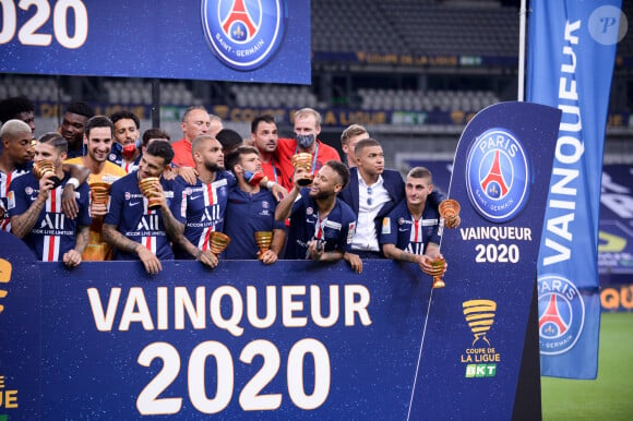 Les joueurs du PSG ont célébré ce nouveau sacre le jour même
Le PSG remporte la 9ème Coupe de la Ligue de son histoire. Saint-Denis, le 31 juillet 2020. 