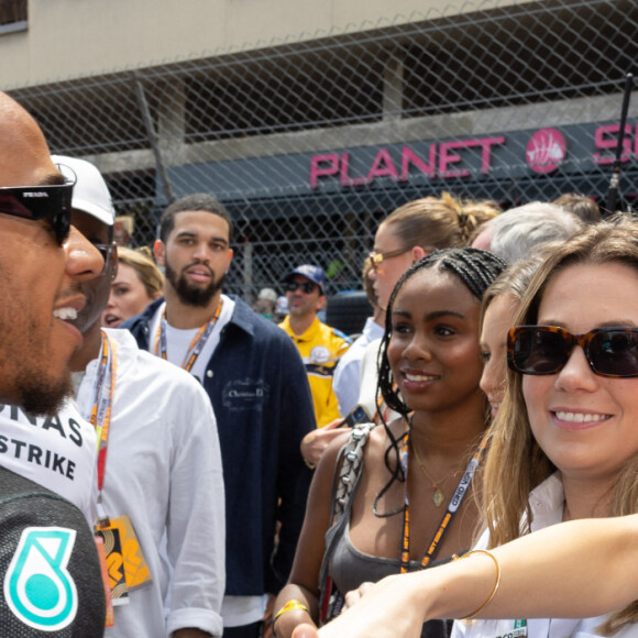 Lewis Hamilton - People sur la grille de départ lors du 80ème Grand Prix de Monaco de Formule 1 à Monaco le 28 mai 2023. © Olivier Huitel/Pool Monaco